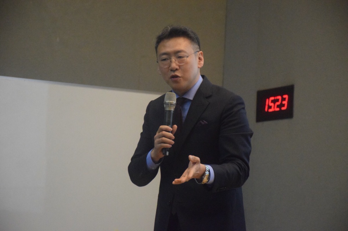 李承志律師向參加講習的民眾講授動保法相關規定。 姚崇仁/攝