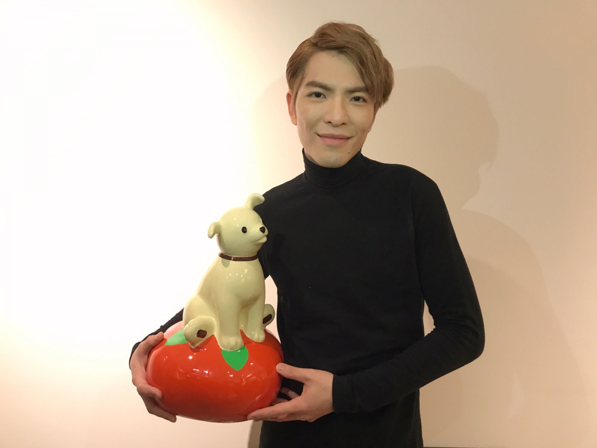 愛狗的蕭敬騰簽名響應號召幫助浪浪。 新光三越/提供