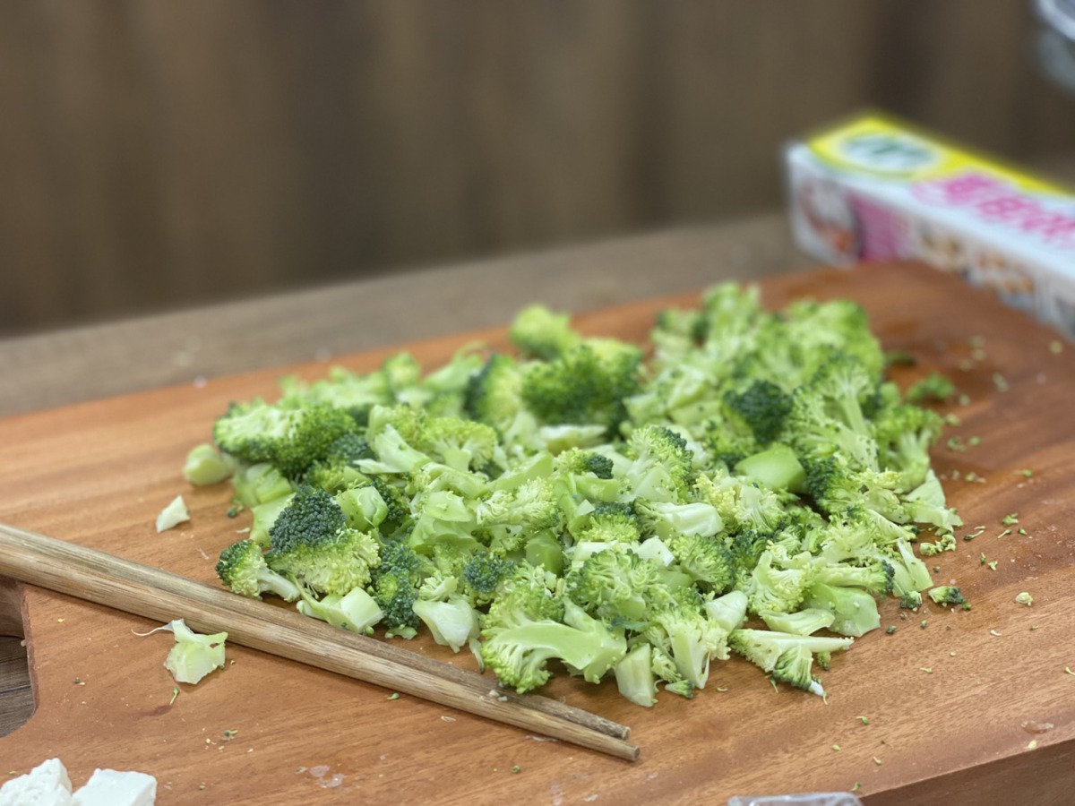 製作寵物鮮食要注意影響均衡。 新北市動保處/提供