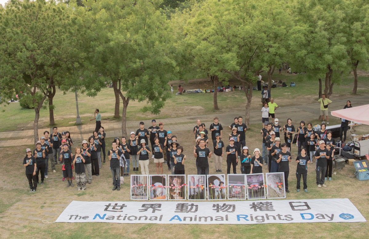 高雄中央公園昨日也與台北同時舉辦世界動物權日活動。 張家珮/提供(方仕帆/攝)