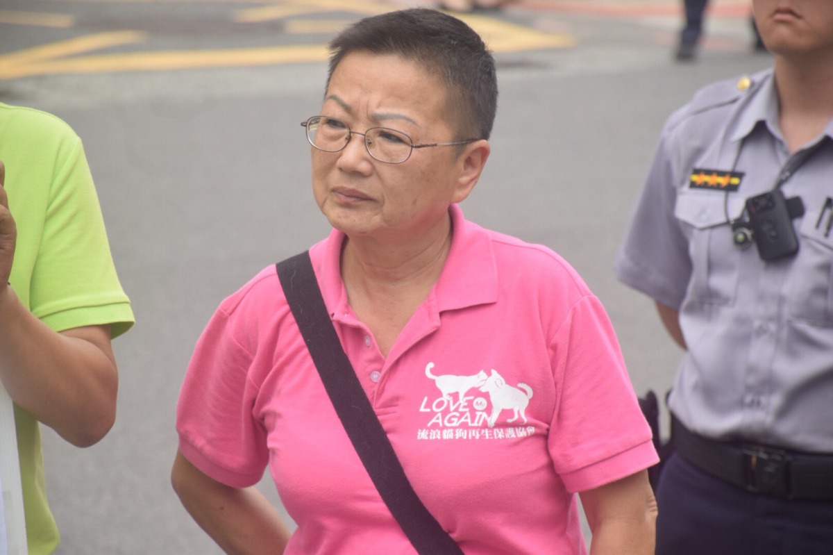 張媽媽一想到狗狗們會面臨到沒有地方可住就不經眉頭深鎖。 姚崇仁/攝