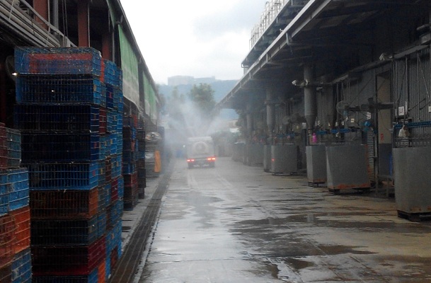 一旦發現病雞，家禽批發市場、屠宰場立即進行清潔消毒工作。 台灣動物新聞網資料照片 新北市動保處/提供