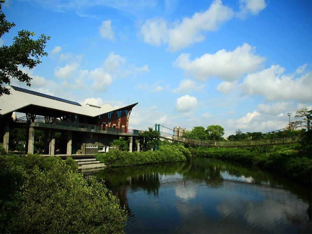 同樣位於市區的中洲濕地也是保育類動物喜愛的棲息地。高雄市工務局/提供