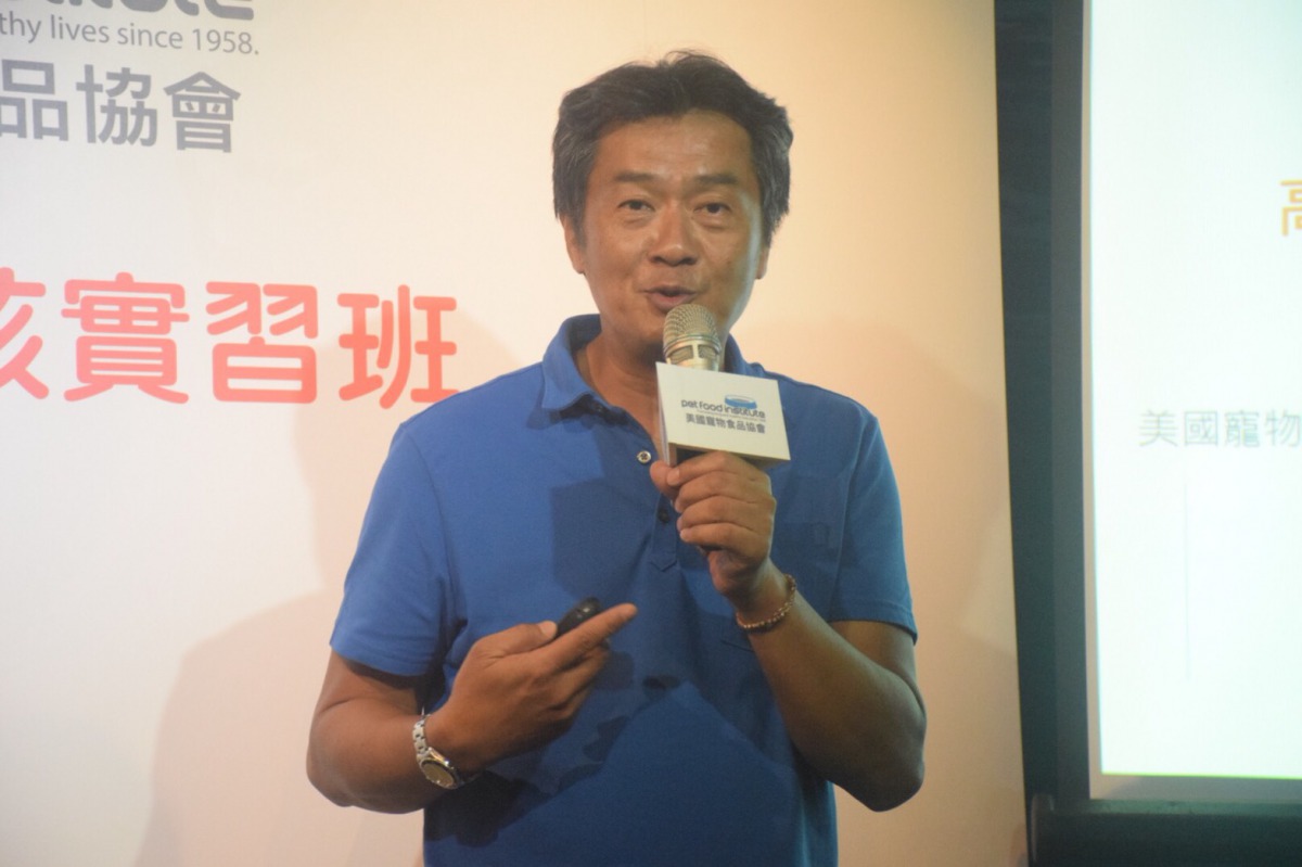 楊靜宇醫師分享9項檢測標準來判斷毛小孩是否已經邁入高齡。 姚崇仁/攝