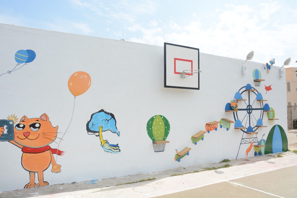 虎井國小師生與藝術家在學校內打造貓咪樂園。 澎湖縣政府/提供