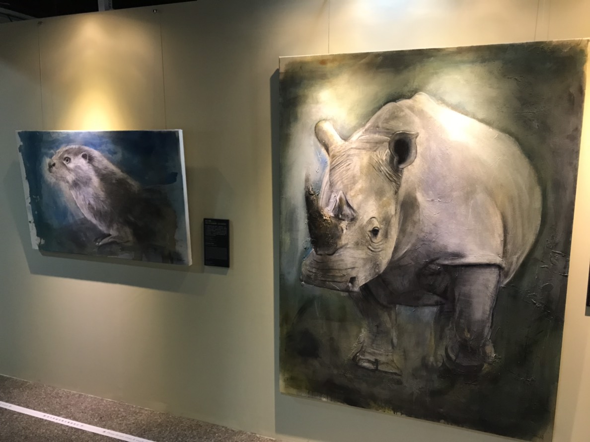 瀕臨絕種的北方白犀牛與歐亞水獺。 姚崇仁/攝