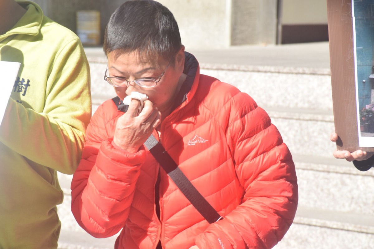 張媽媽一想到狗狗可能無家可歸就不經落下眼淚。 姚崇仁/攝