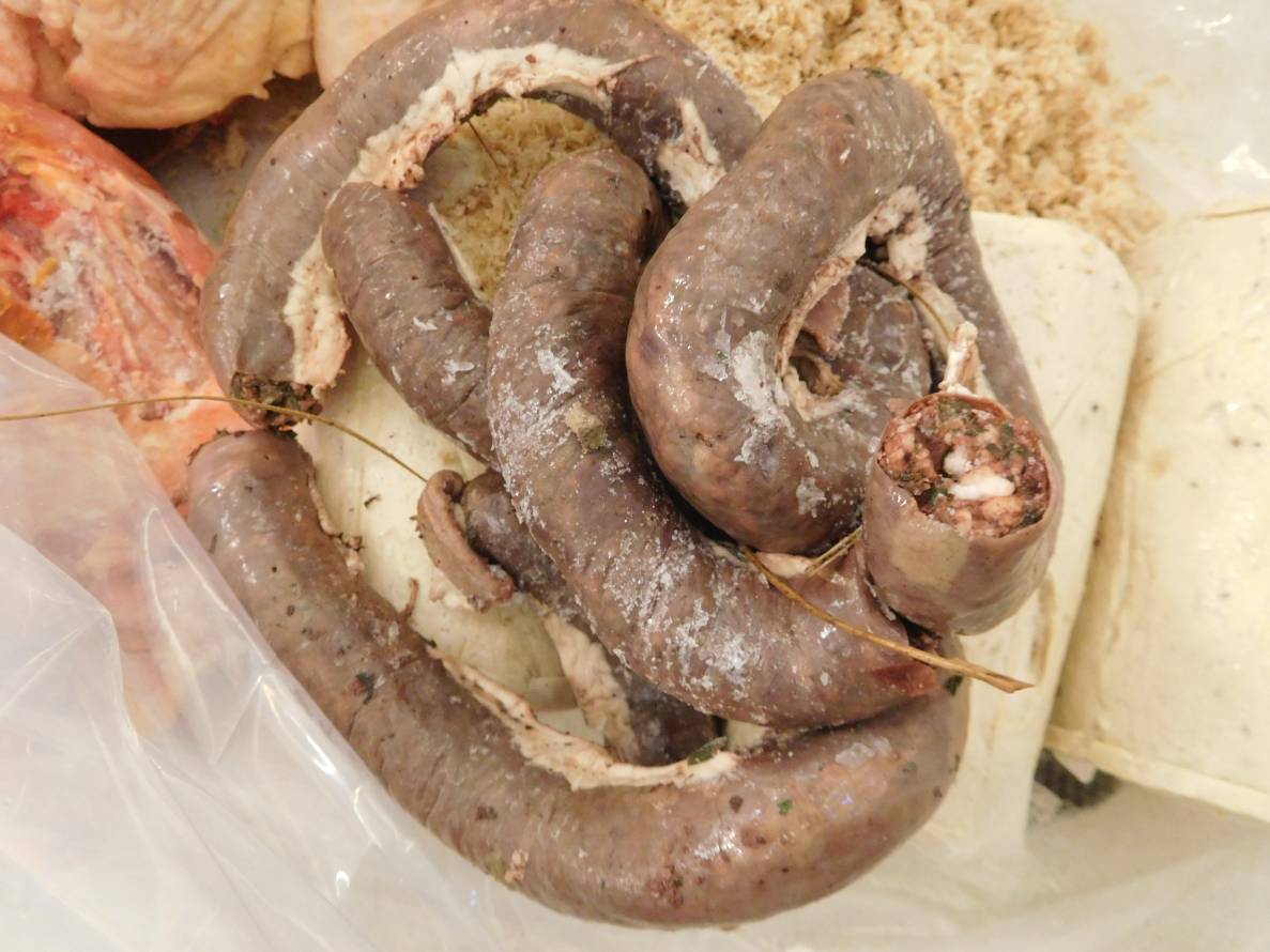 旅客自越南攜帶入境的豬肉製品。 防檢局/提供