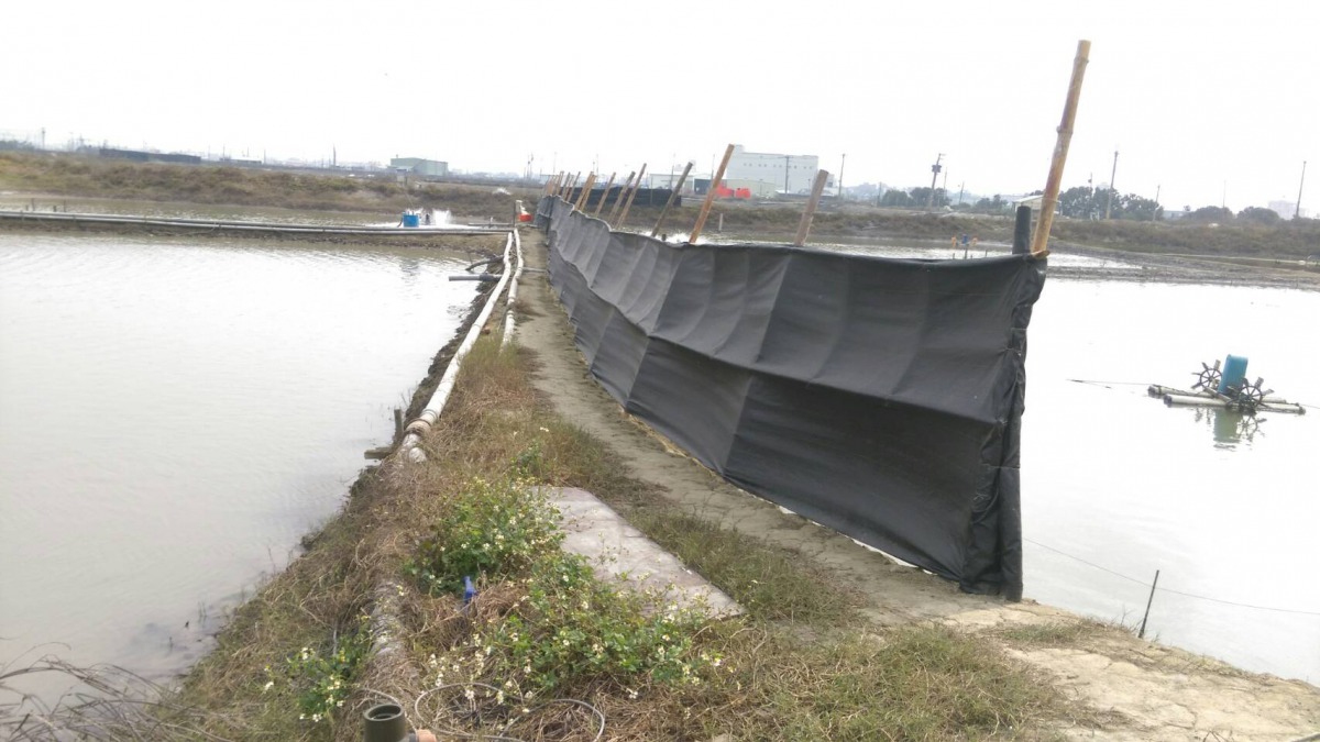 面對忽冷忽熱的天氣漁民仍要記得做好防寒措施。 資料照片 漁業署/提供