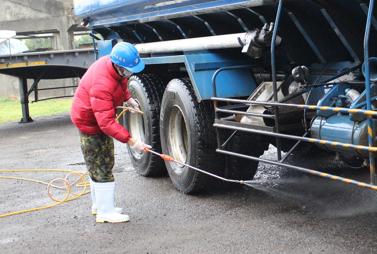 養禽業者應落實門禁管制及車輛消毒工作。 新聞網資料照片 李娉婷/攝