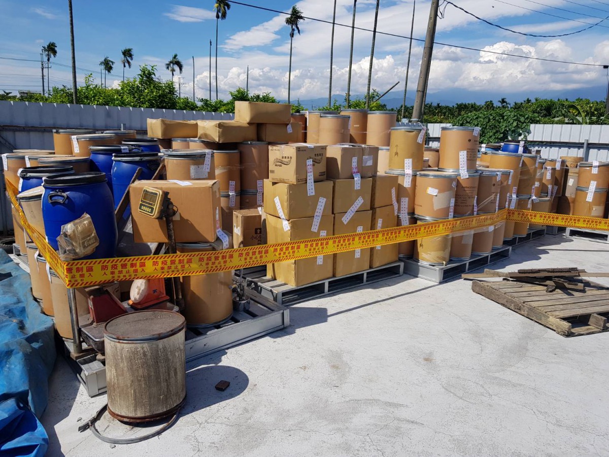 倉庫內查獲的6000公分走私動物用禁藥都已全數查扣。 屏東縣動物防疫所/提供
