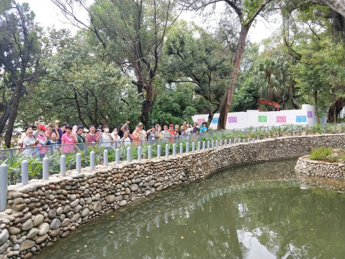 弱勢團體搶先參觀河馬「樂樂」的新家。 新竹市政府/提供