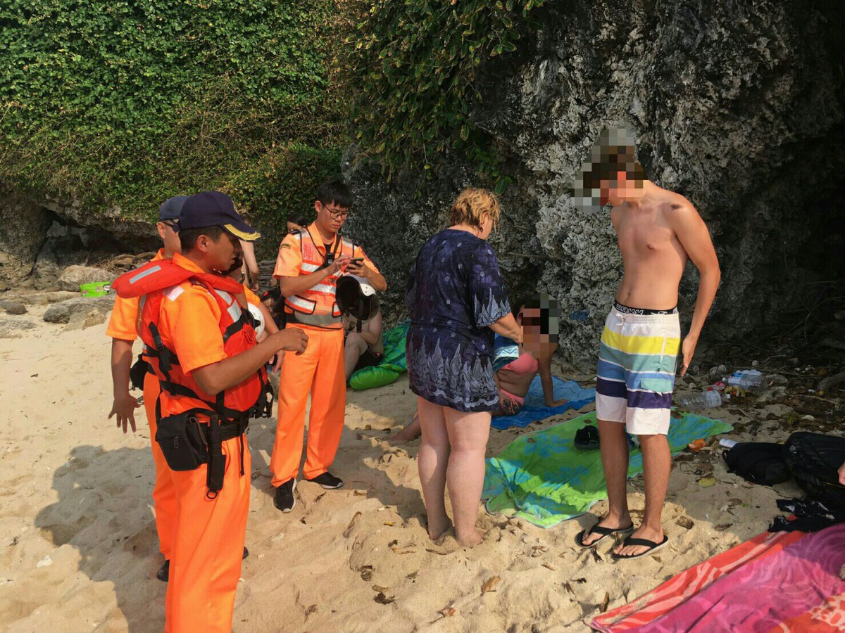 海巡人員循線找到觸摸海龜的德國籍少年。海巡署第五岸巡隊/提供