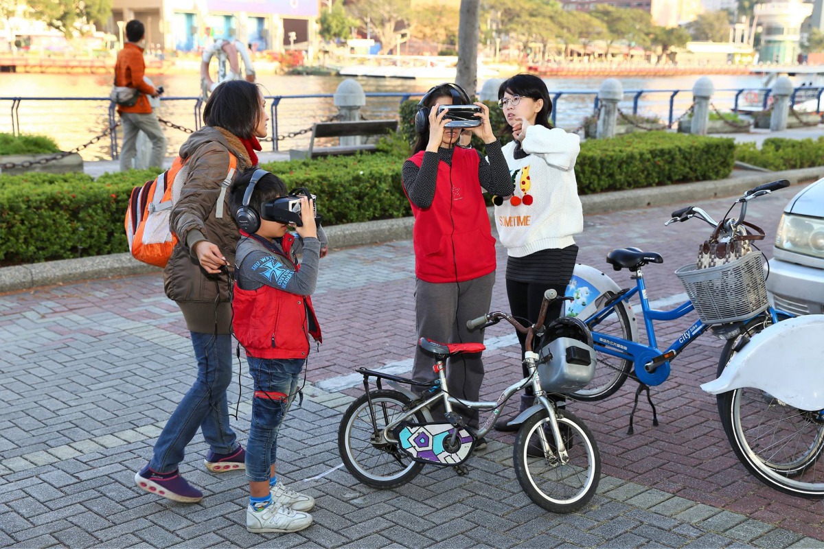 高雄動物權推廣活動大小朋友都一起來看影片。 純素30/提供