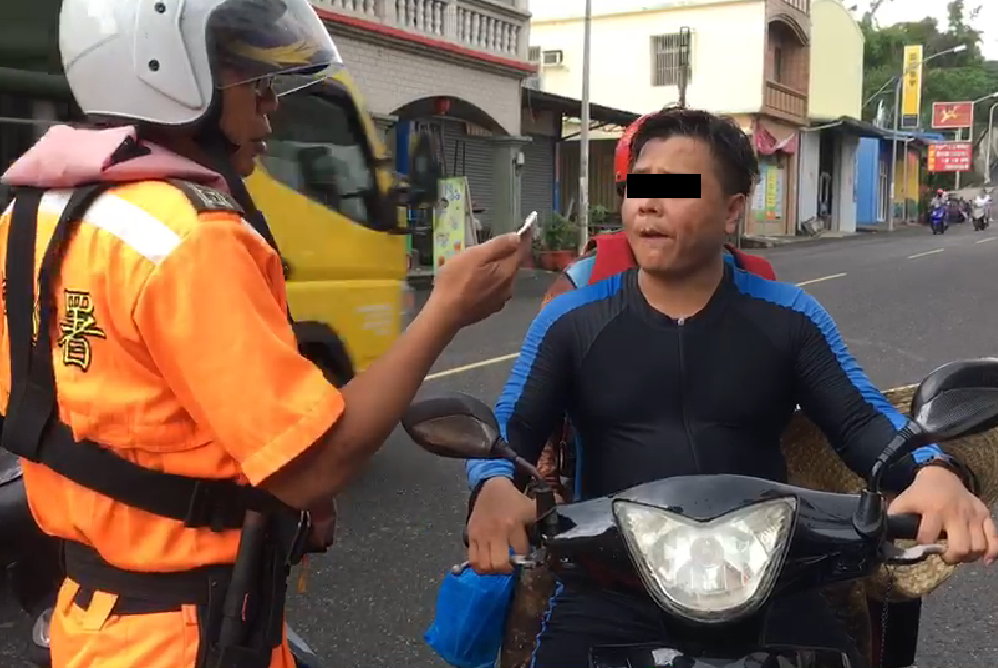 海巡人員在接獲報案後火速逮捕嫌疑人。海巡署/提供