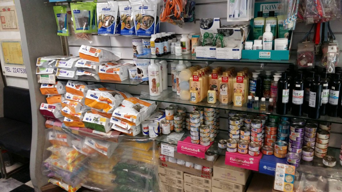 民眾購買寵物食品應選擇標示清楚、完整的商品。 台南市動保處/提供