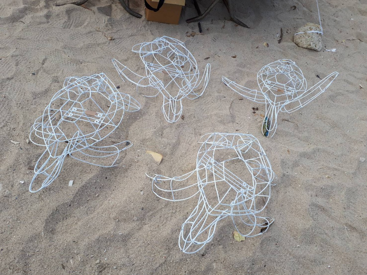 利用海洋廢棄物創作出海龜。屏東縣政府/提供