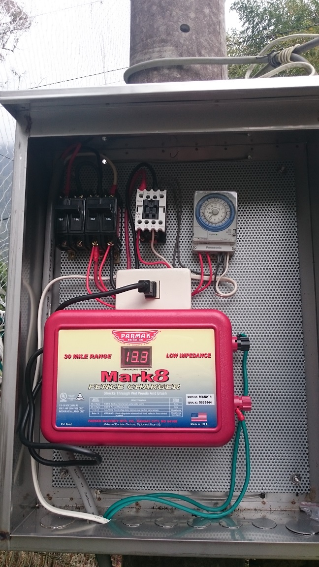 架設電圍網應使用電牧器做為電源，避免傷害無辜的動物或誤觸的人類。 資料照片 林務局/提供