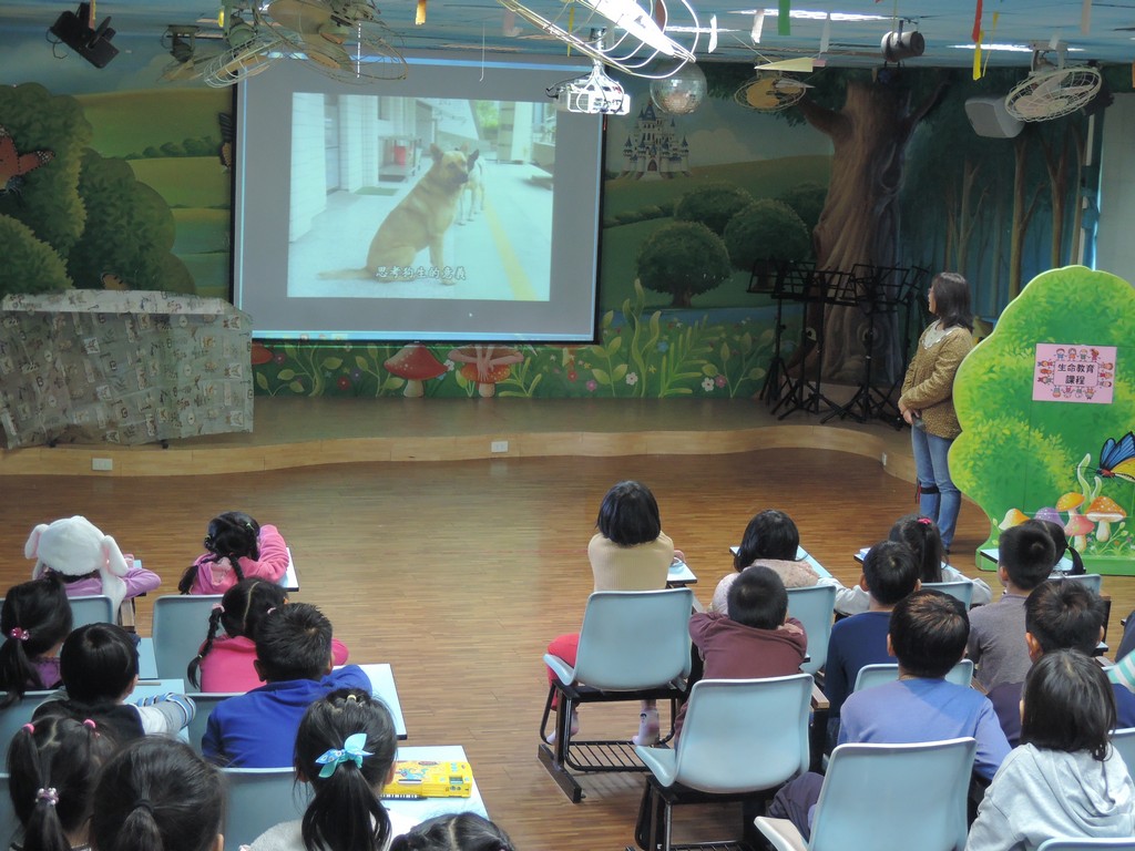 「阿醜」過世後,校方特別舉辦追悼會。 新北市動保處/提供