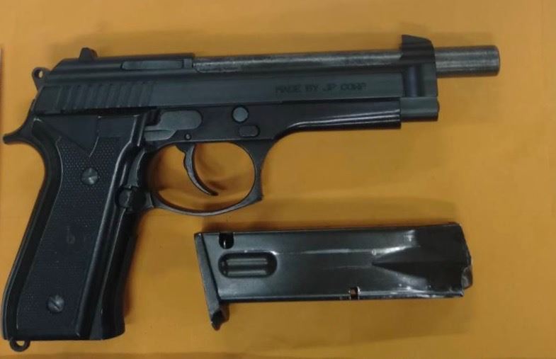 林姓男子殺害黑狗的改造手槍。 屏東警分局/提供