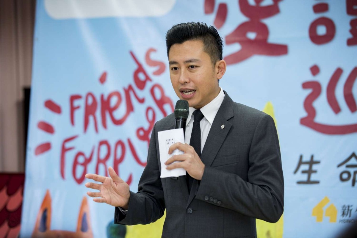 新竹市長林智堅承諾新竹南寮收容所會有更完善的認養機制。 新竹動保所/提供