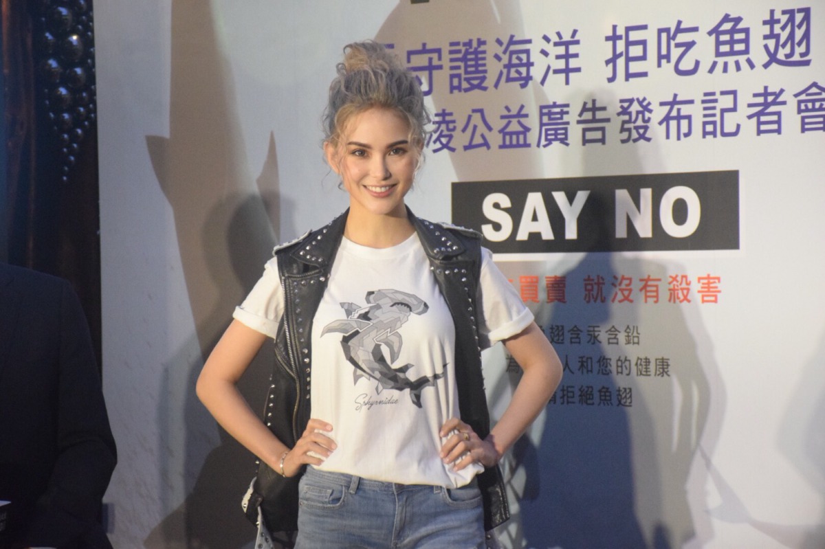 昆凌穿上自己設計的動物圖案衣服，宣傳保護動物的觀念。 姚崇仁/攝