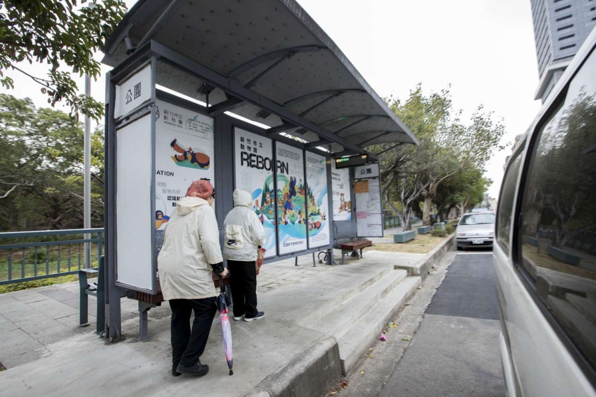 公車站也看的到動物園的介紹,方便通勤族認識動物。 新竹市政府/提供