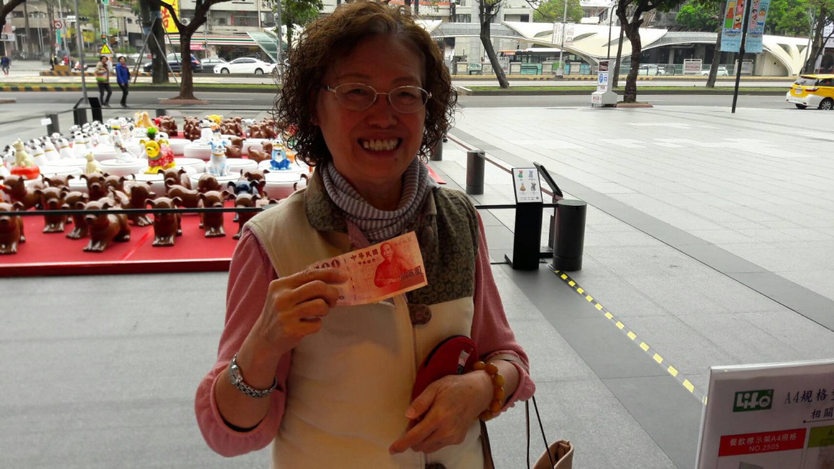 民眾熱情捐款支持中華民國保護動物協會幫助浪浪。 APA/提供