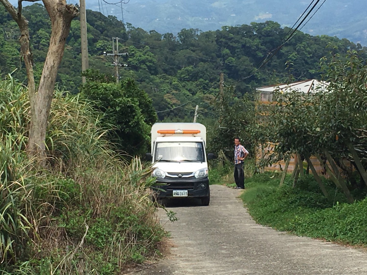 苗栗動保所人員獲報後到場調查,但因地處山區附近無任何監視器輔助調查。苗栗動物保護防疫所/提供