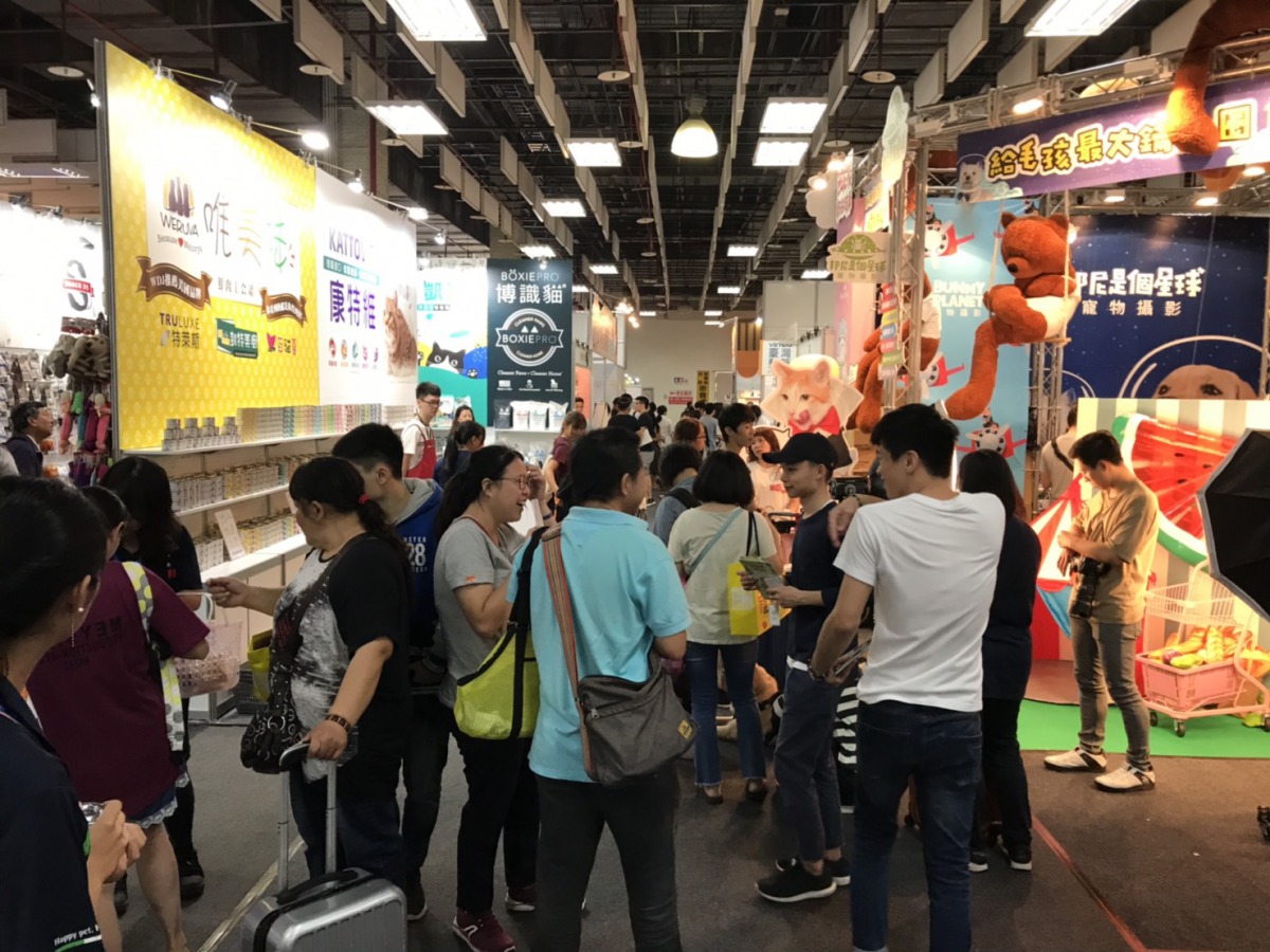 為期四天的展昭寵物用品展吸引許多民眾前來血拚。 姚崇仁/攝