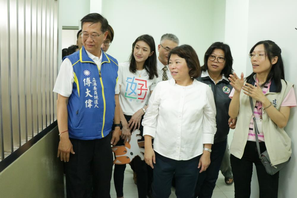 嘉義市長黃敏惠參觀剛啟用的動保教育園區。 嘉義市政府/提供