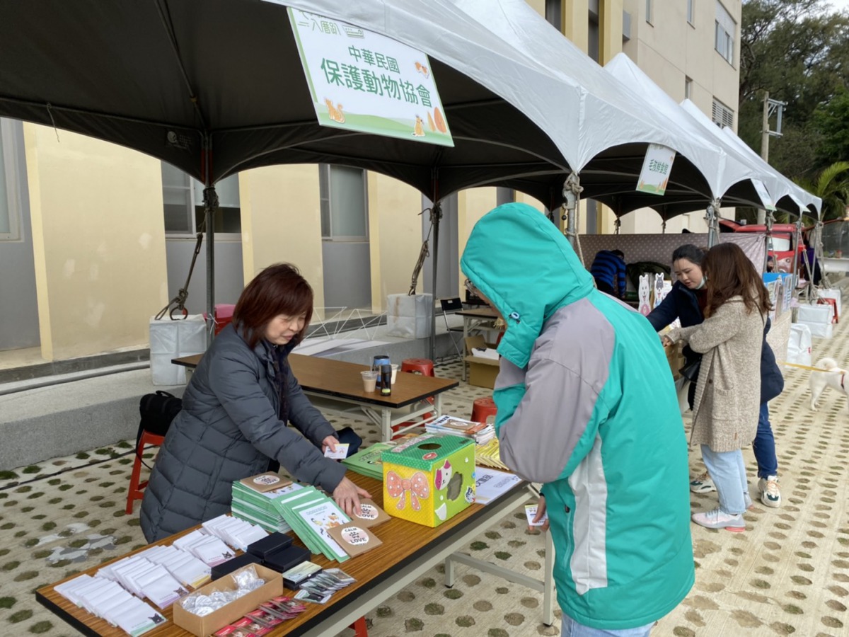 中華民國保護動物協會去年在動保園區辦理志工培訓課程，今日也在現場設置攤位。 姚崇仁/攝