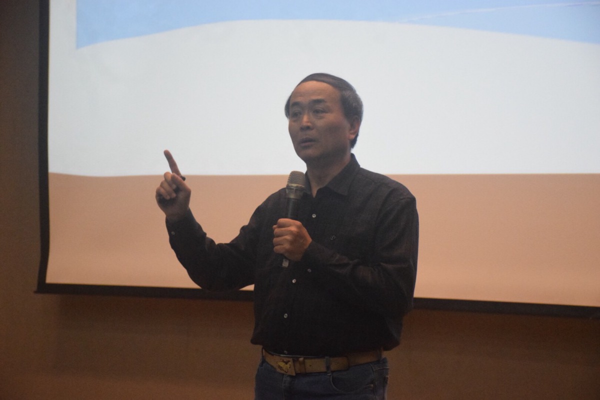 長陳淵泉希望透過講習來化解餵養人與居民間的衝突。 姚崇仁/攝