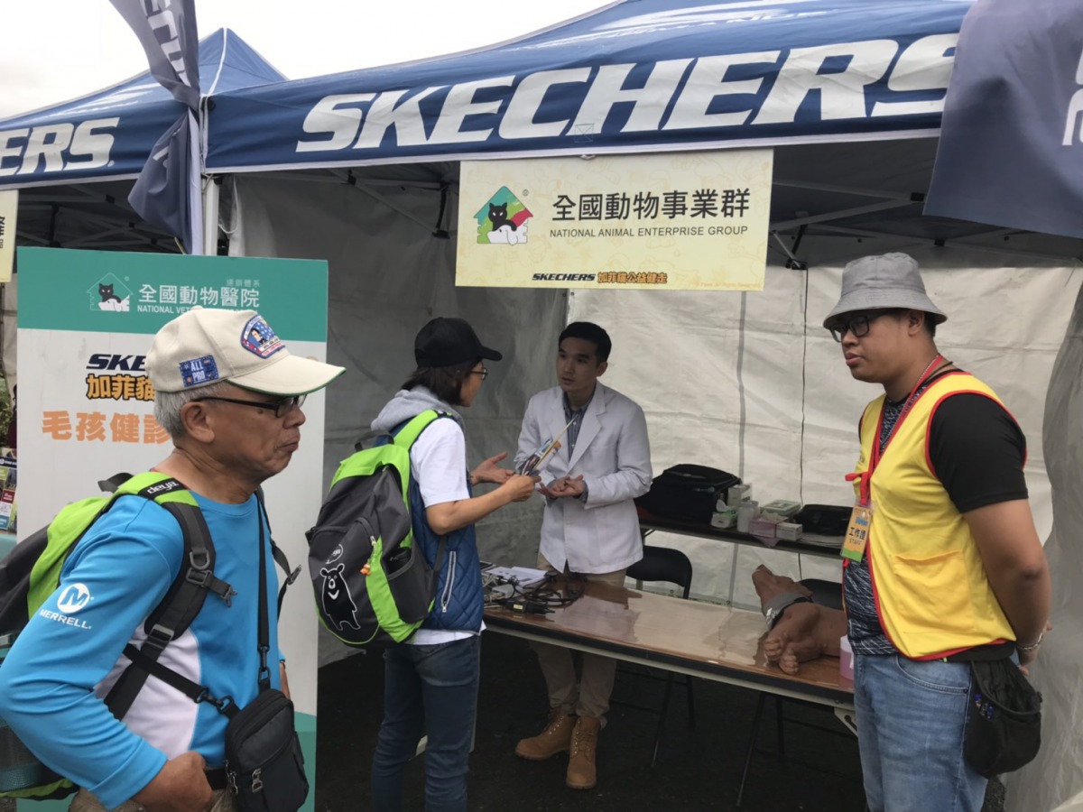 全國動物醫院獸醫師替毛小孩把關健康。 姚崇仁/攝