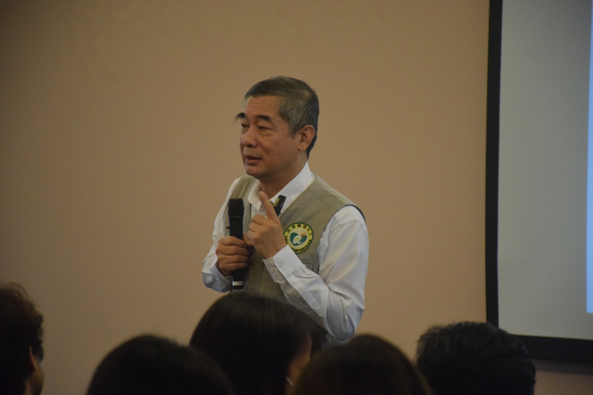 中華民國保護協會秘書長黃慶榮向民眾講解該如何「公私協力創造雙贏」。姚崇仁/攝