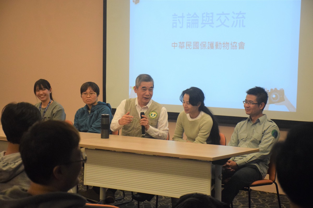 各個領域的專家們在座談會最後與現場民眾共同討論問題。 姚崇仁/攝