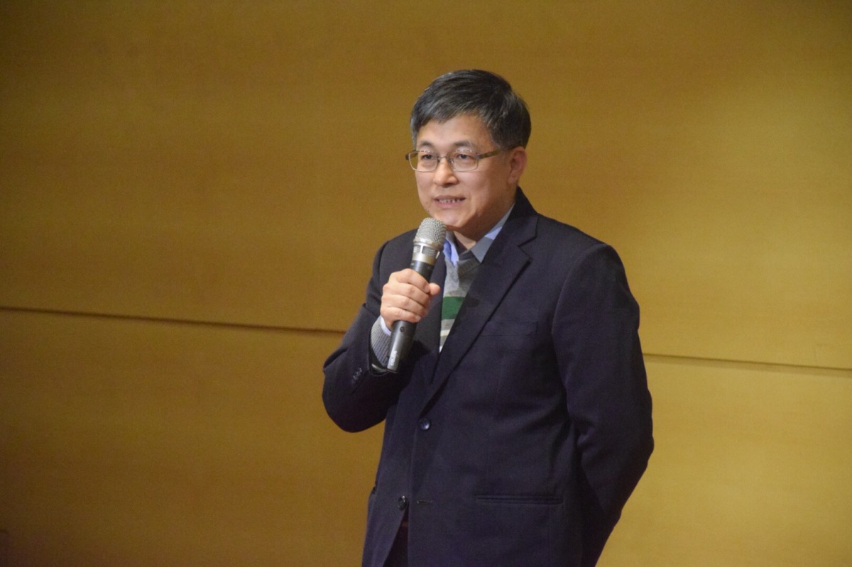 台中動保處處長林儒良也到場勉勵這些年輕的準獸醫師們。 姚崇仁/攝