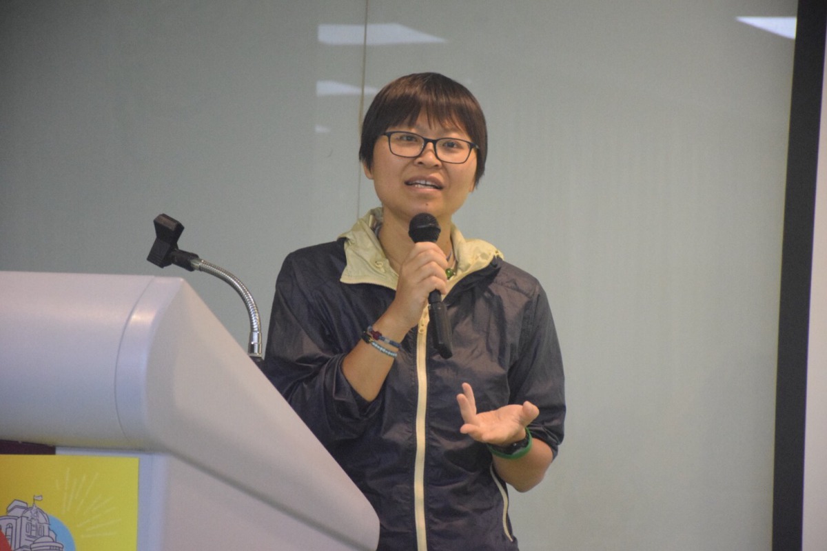 動平會理事長林憶珊跟民眾分享調查權台被鍊犬時遇到的問題。 姚崇仁/攝