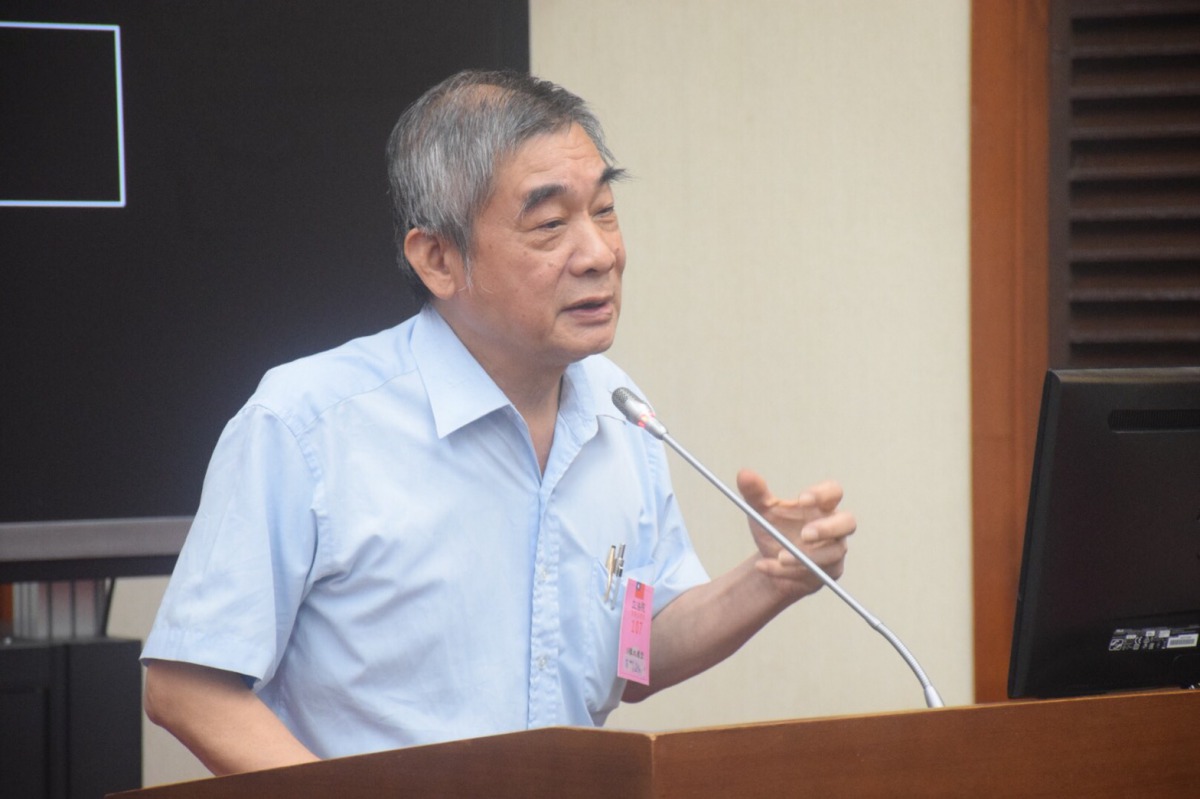 中華民國保護動物協會祕書長黃慶榮認為應該使用「負面表列」來禁止哪些藥不能使用，才能解決獸醫缺藥問題。 姚崇仁/攝